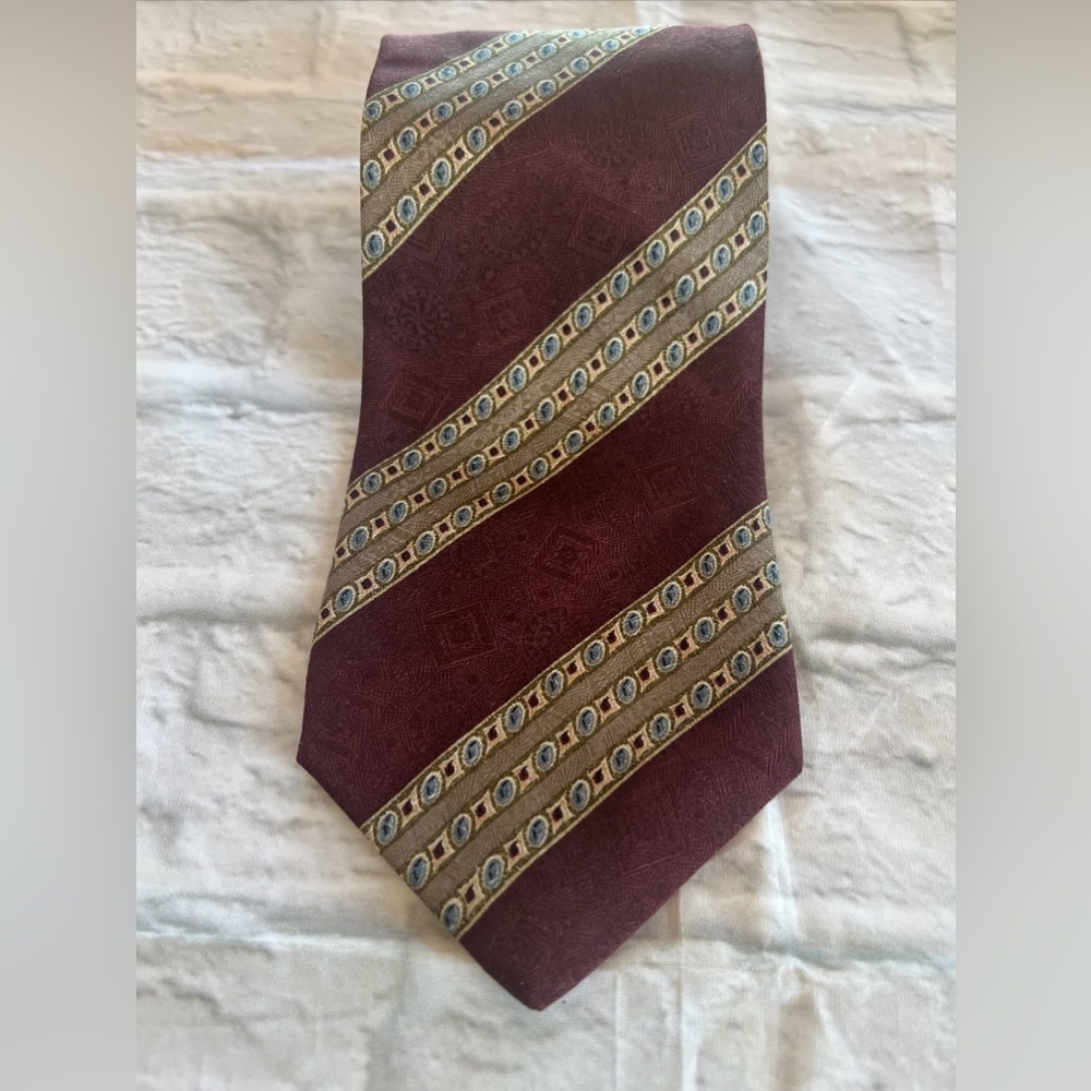 Calvin Klein Burgundy Striped Pattern NWT Neck Tie 56”